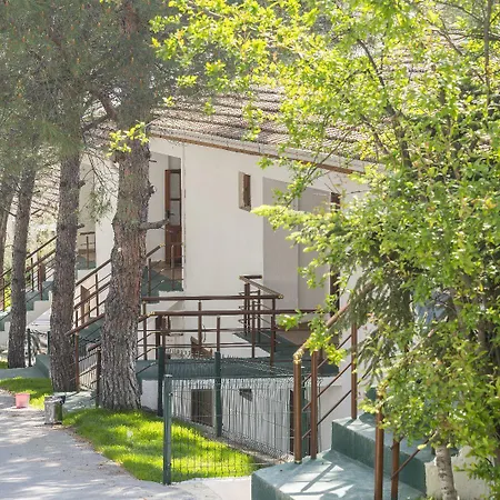 Seasons Park 亚洛瓦