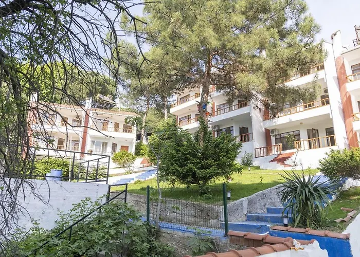 ホテル Seasons Park ヤロヴァ